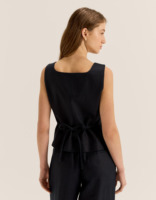 Review - Norah Vest