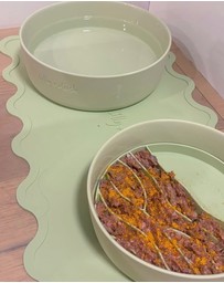 Lilly + Dash - Dog Eat and Drink Set – 2 Bowls + Lick Insert + Blue Placemat Set