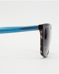 DKNY - DK546S Sunglasses