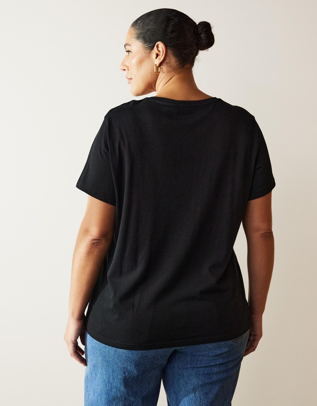 Atmos&Here Curvy - Organic Cotton V-Neck Tee