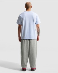 Nike - Sportswear Premium Essentials T-Shirt