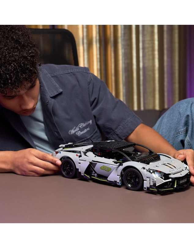 LEGO - 42214 Lamborghini Revuelto Super Sports Car