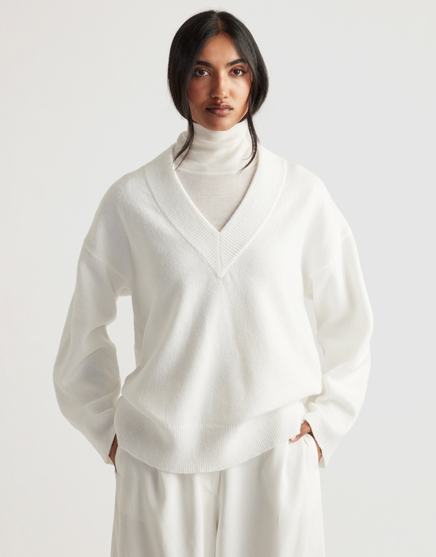 Decjuba - Skyler V Neck Knit Jumper