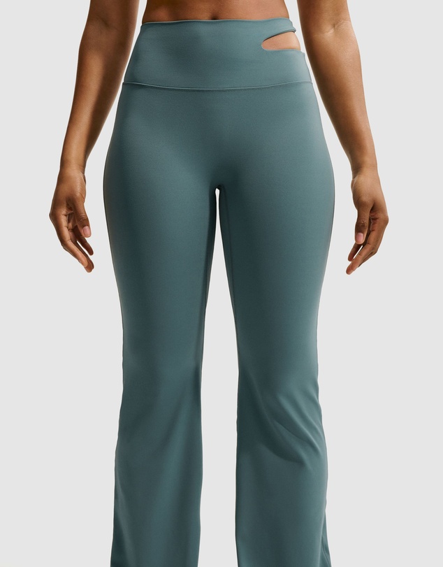 Nike - Zenvy High-Waisted Flared Leggings