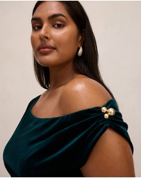 Forever New Curve - Winslet Curve Off Shoulder Velvet Gown