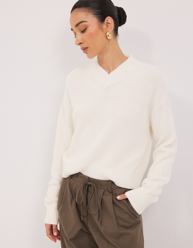 Calli - Ronnie V-Neck Jumper