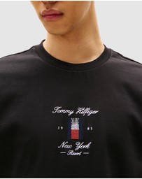 Tommy Hilfiger - Seasonal Flag Logo Tee