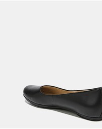 Naturalizer - Maxwell Flat - Black