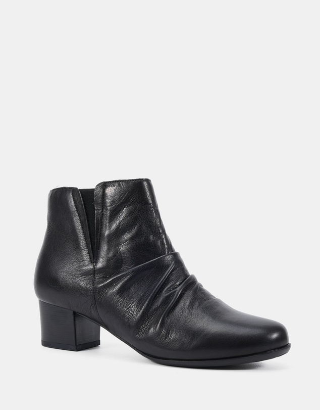 Clarks - Shift Black