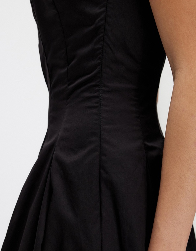 Minima Esenciales - Sableen Pleated Maxi Dress
