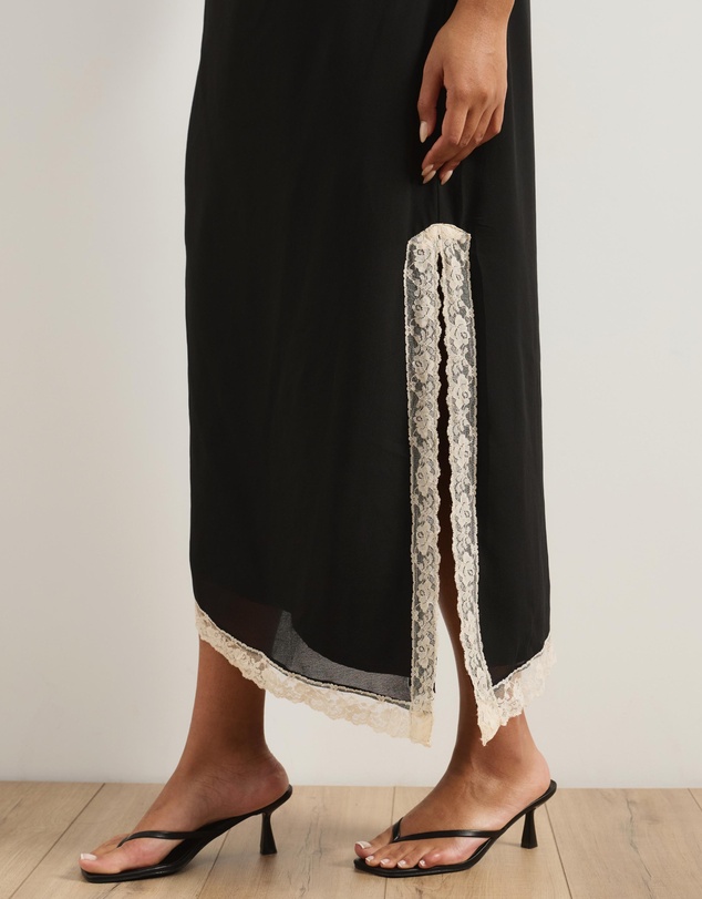 Atmos&Here Curvy - Alanna Asymmetric Midi Dress With Lace