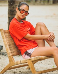 Araminta James - Chillin Tee