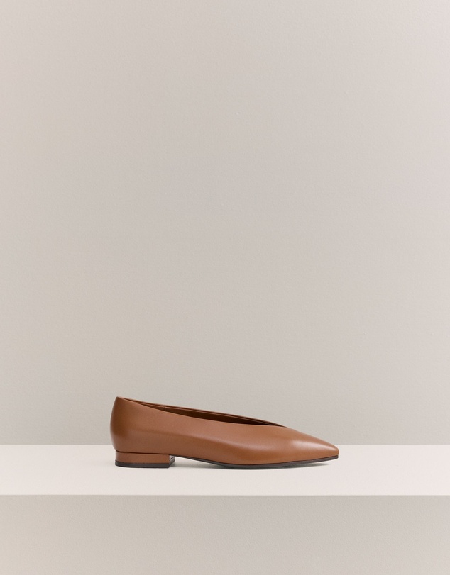 Trenery - Cendre Flat in Dark Camel