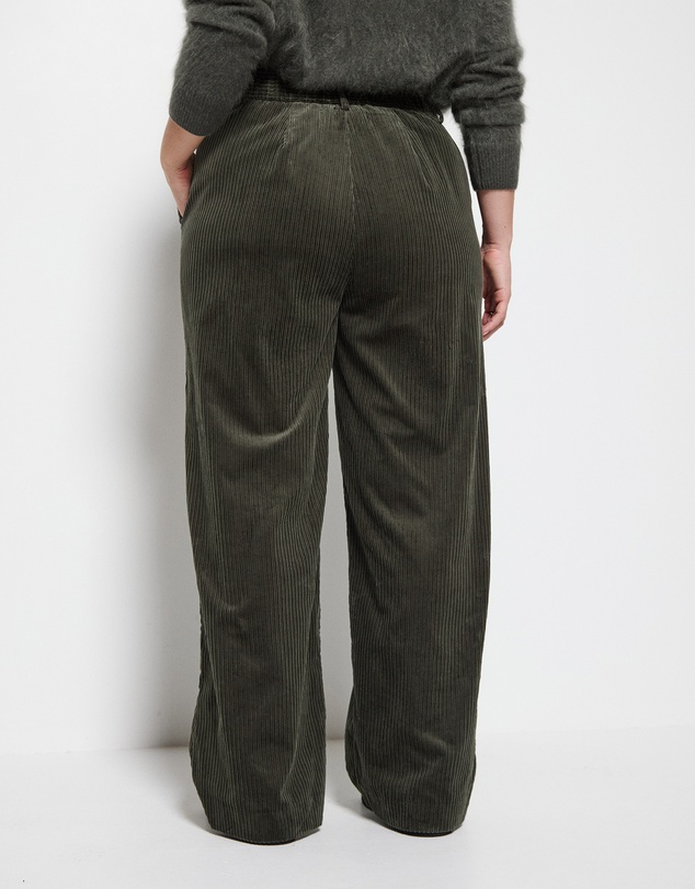 Commonry - Madelyn Pant