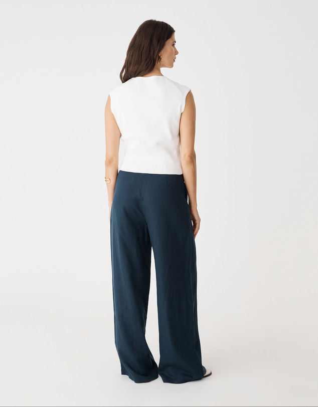 Forcast - Faye Sleeveless Button Up Knit