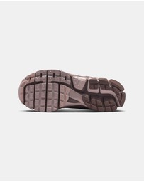 Nike - Zoom Vomero 5 - Women's