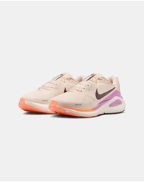 Nike - Structure 26 - Women's
