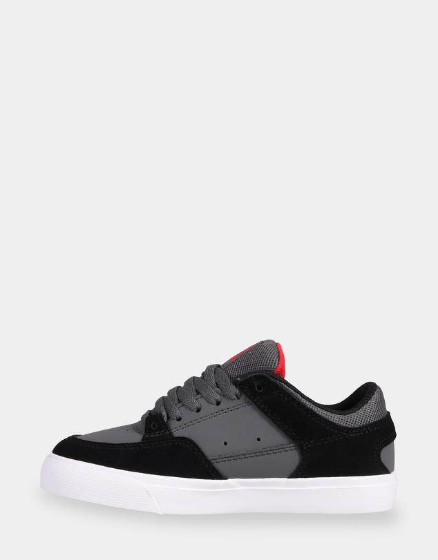 DC Shoes - Boys 8 to 16 Onyx Skate Shoes