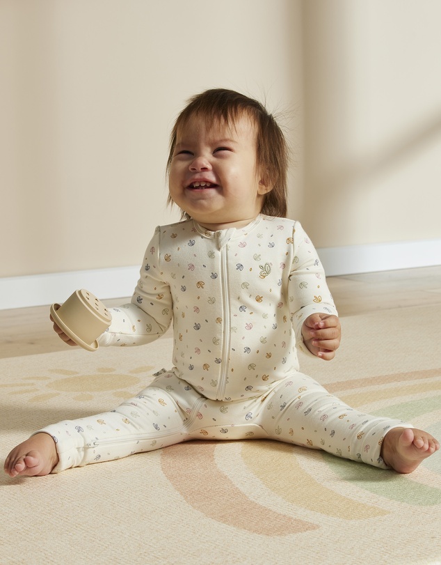 Grow Kindly - Light Zippee Baby Romper in Rainbow Dreaming (0.2 TOG)