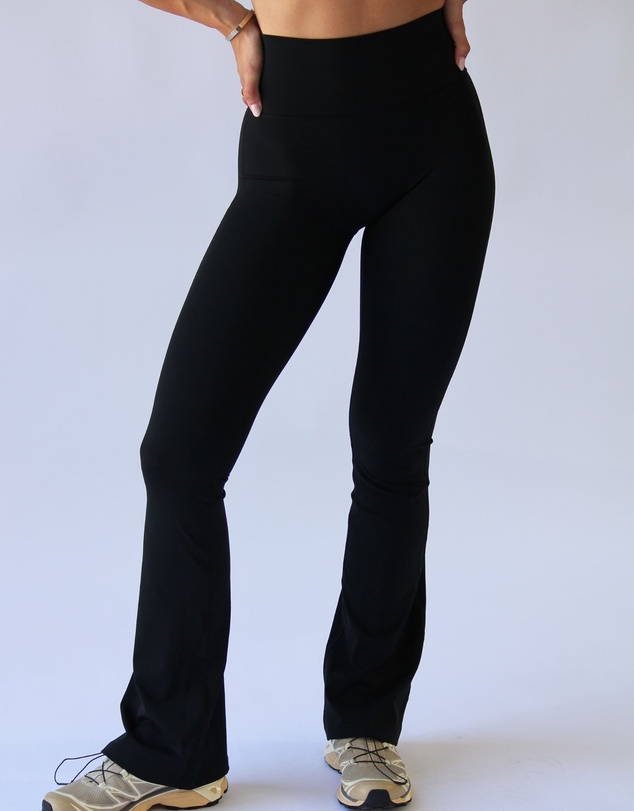 HyperLuxe The Label - Shape Flare Legging