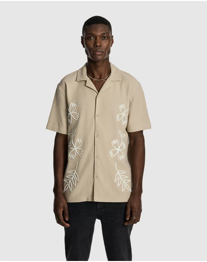 yd. - Kai Embroidered Short Sleeve Shirt