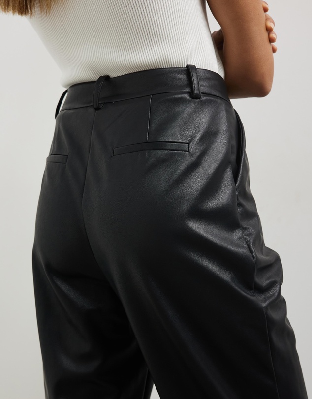 Minima Esenciales - Luca Pleated Leather Look Pants