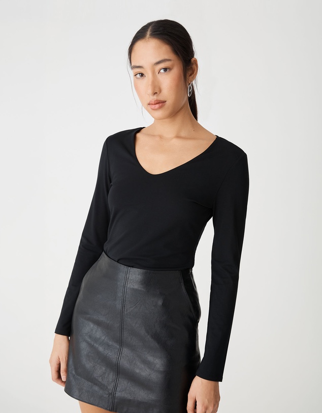 Forcast - Isla V-Neck Bamboo Top