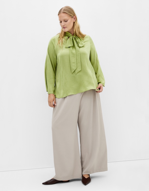 City Chic - Plus size Mahalia Neck Tie Top - matcha