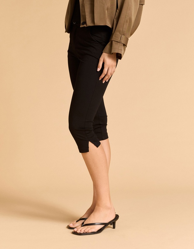 MVN - Capri Pant