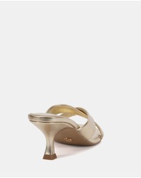 Novo - Zona Heels