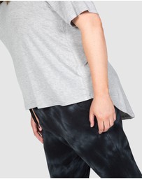 Love Your Wardrobe - Kelly Dipped Hem T-shirt