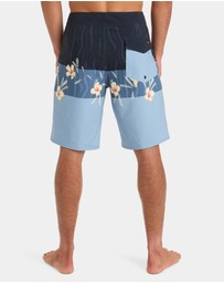 Quiksilver - Mens Surfsilk Straight 18
