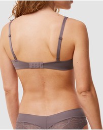 Triumph - Body Make-Up Illusion Lace Wire Padded Bra