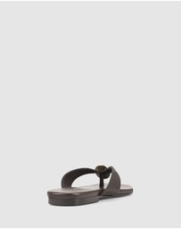 Siren - Evie Strappy Flat Sandals