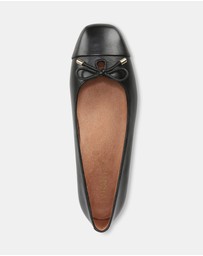 Vionic - Klara Ballet Flat - Black Leather