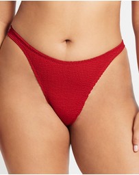 Bond-Eye Swimwear - Scene Brief