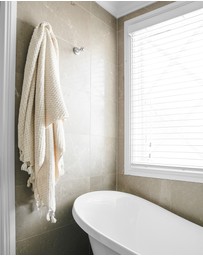Miss April - Pompom Bathroom Set