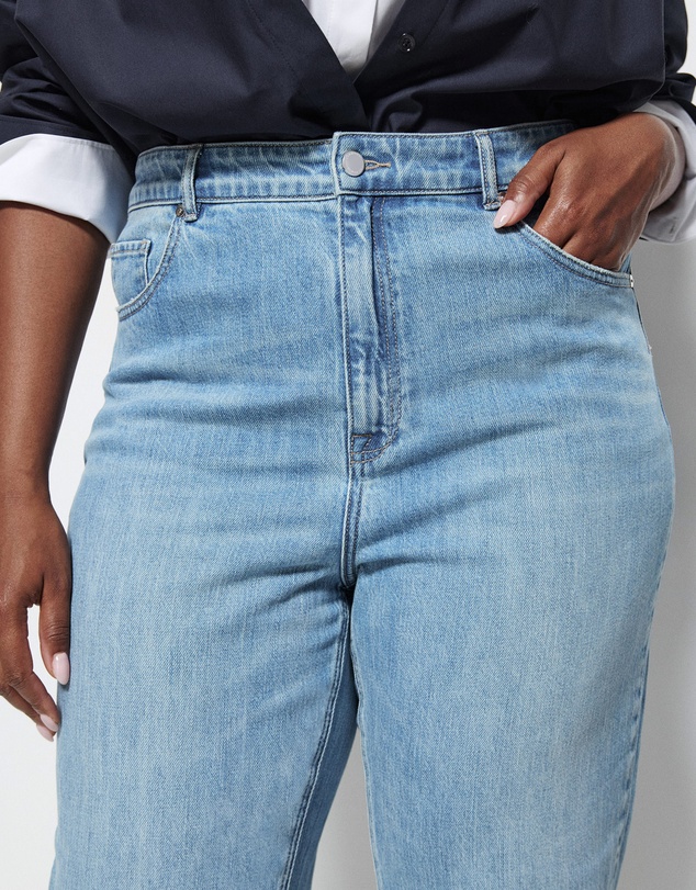Commonry - The High Rise Crop Girlfriend Jean