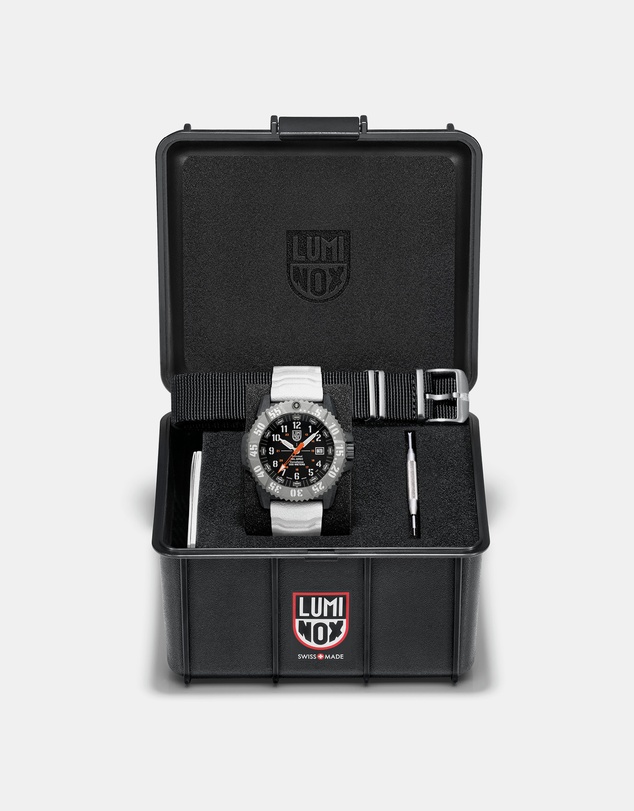 Luminox - Luminox Master Carbon MIL-SPEC 46mm Watch Set