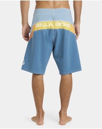 Billabong - Mens Straddie Pro Performance 20