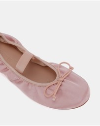 Miss Sofie - Medina Flats
