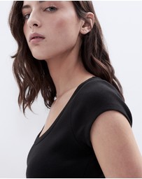UNISON - Scoop Neck Baby Tee
