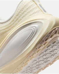 Nike - Vomero Plus - Women's