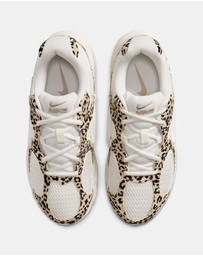 Nike - V5 RNR Suede - Women's
