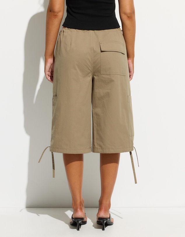 Dazie - Sofia Low Rise Cargo Shorts
