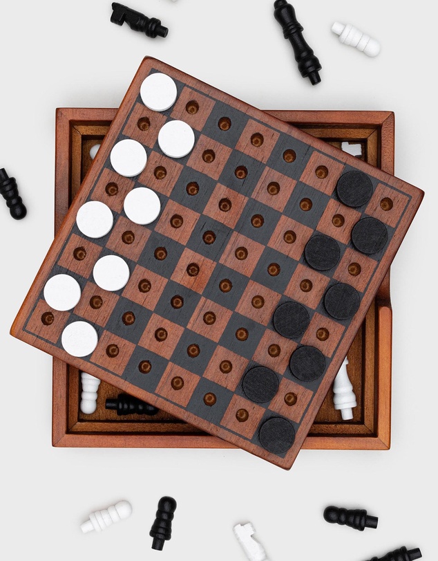 Luckies - Iron & Glory - Chess & Checkers