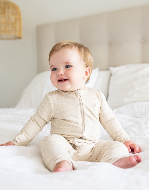 Grow Kindly - Warm Zippee Baby Romper in Oat Little Pod (0.5 TOG)