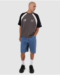 Worship - Shooter Oversize Raglan Tee