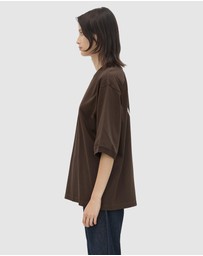 C&M CAMILLA AND MARC - Bonnie V-Neck Graphic Tee