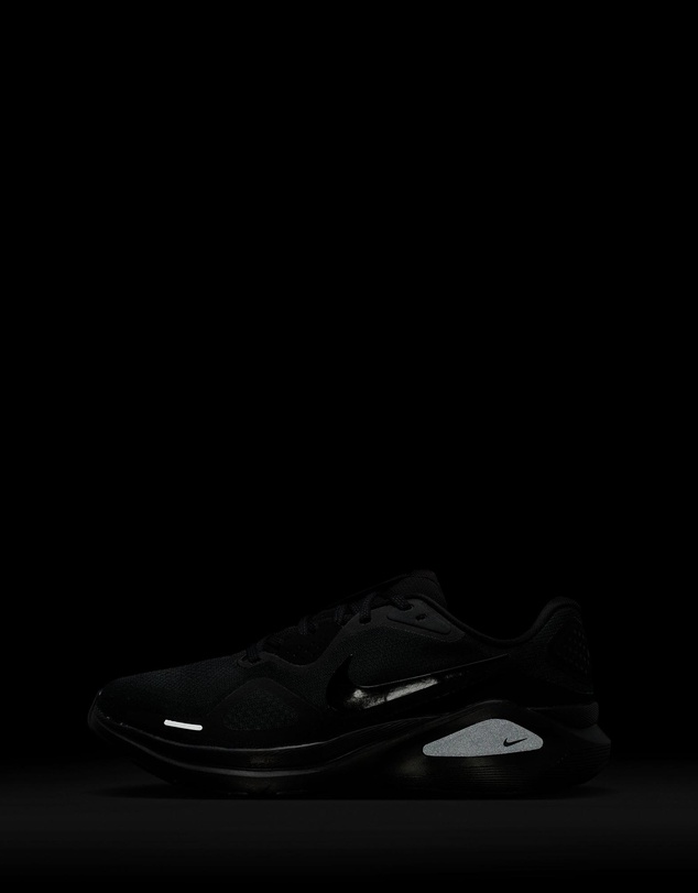 Nike - Structure 26 - Women's